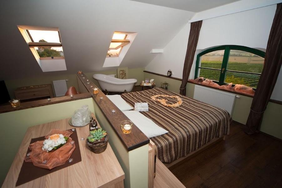 Hotel Vinohrad Milotice 외부 사진